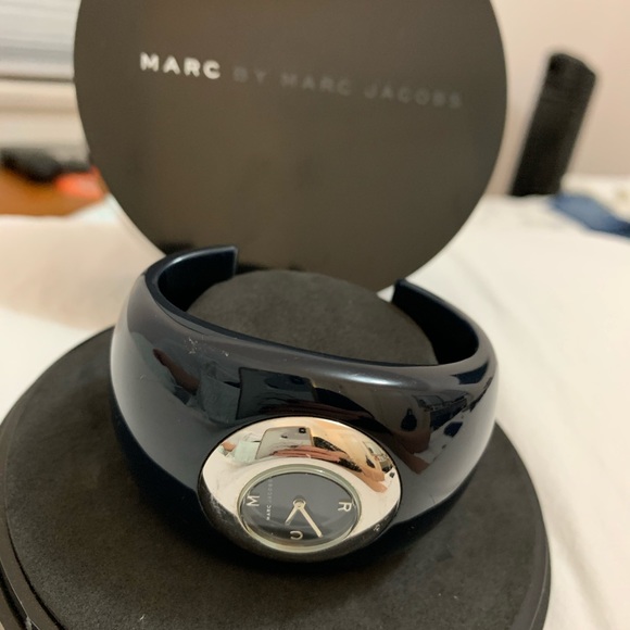 COPY - Marc Jacobs resin bangle watch - Picture 3 of 3